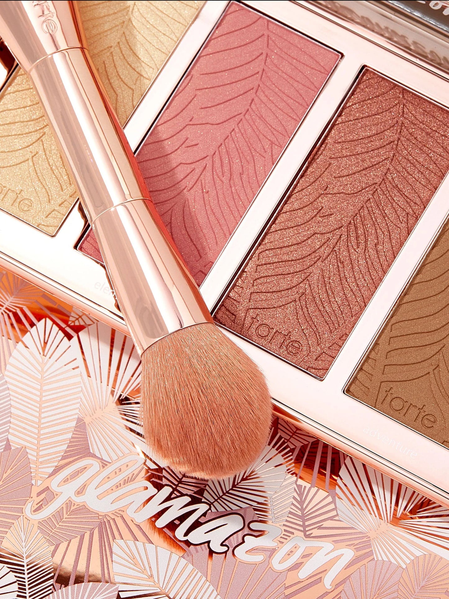 glamazon™ cheek brush
